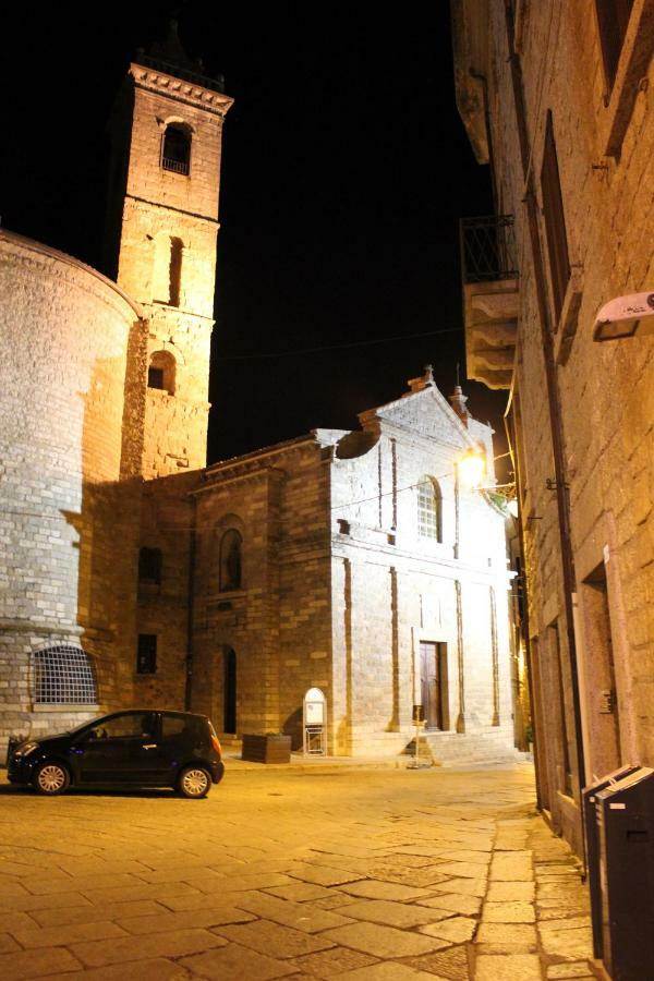 B&B Piazza Di L'Ara Tempio Pausania Exterior foto