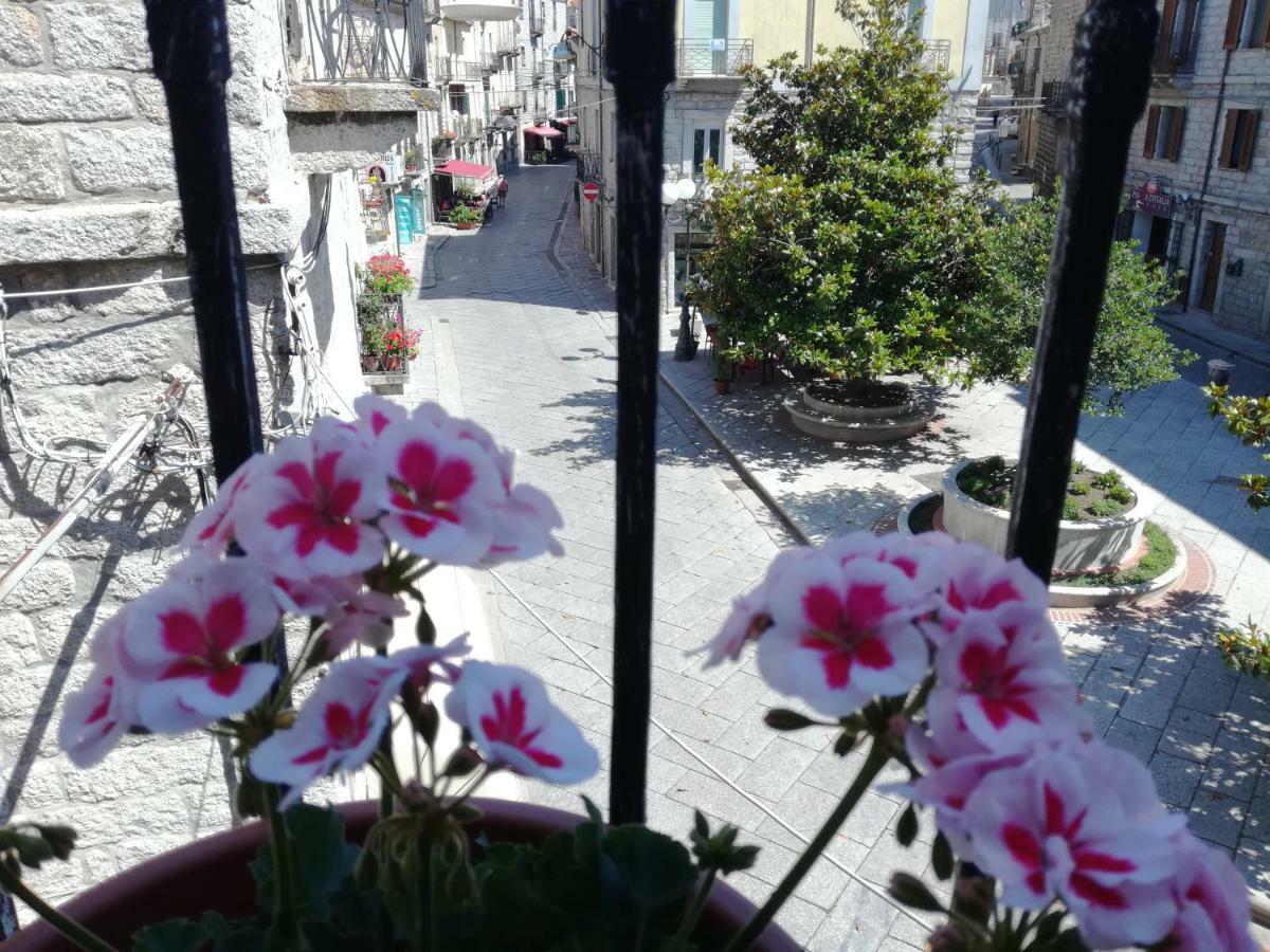 B&B Piazza Di L'Ara Tempio Pausania Exterior foto